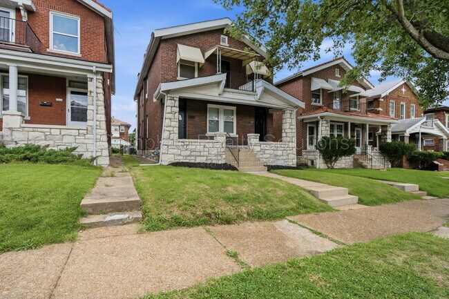 Building Photo - 5055 Lindenwood Ave