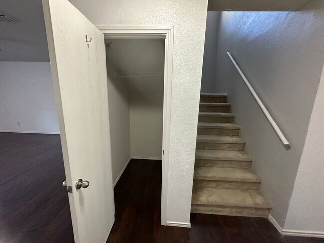 Building Photo - Beautiful Home in Stone Oak!