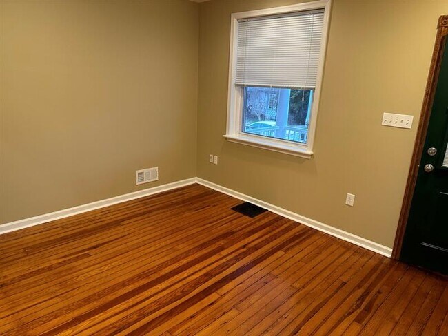 Building Photo - 11 N Warner Ave