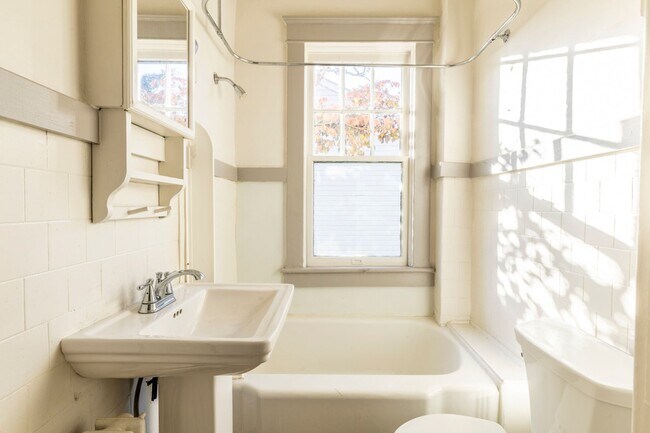 Building Photo - 213 Todd Ave