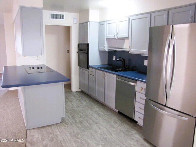 Building Photo - 1516 Hummingbird Ln