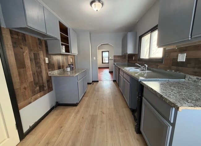 Building Photo - 1417 KNIGHT