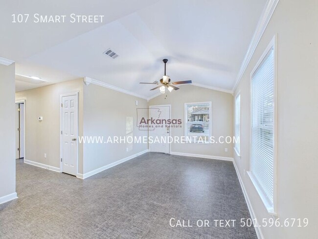 Building Photo - 107 Smart St