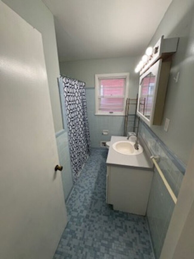 Building Photo - 2 Bedroom 1 Bathroom Home Available Soon