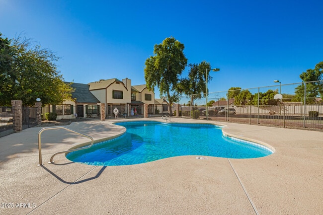 Building Photo - 6606 W Jamaica Dr