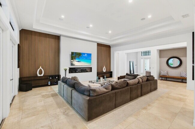 Building Photo - 17662 Cadena Dr