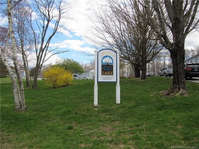 Building Photo - 83 Horse Pond Rd