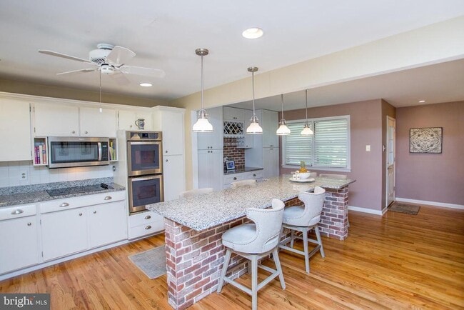 Building Photo - 67 Townview Dr