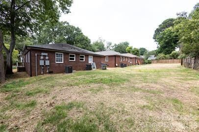 Building Photo - 1704 Club Rd