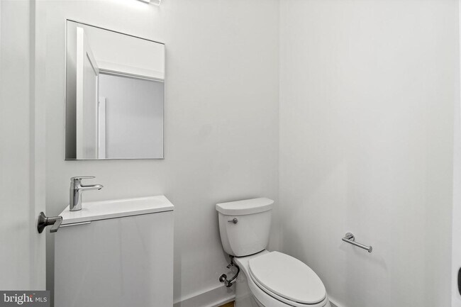 Building Photo - 737 Swann Ave