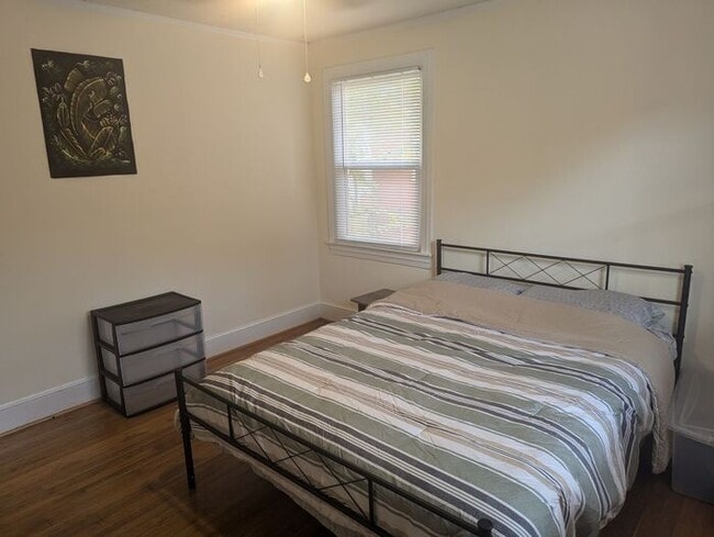 Building Photo - Ranch Home in NODA Area of Charlotte w/ Fe...