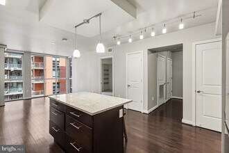 Building Photo - 1025 1st St SE