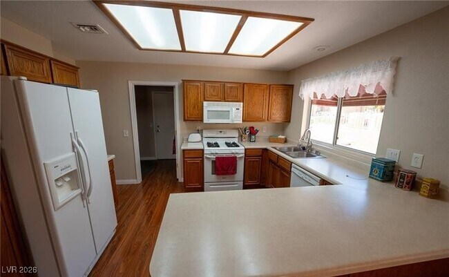 Building Photo - 9004 Litchfield Ave