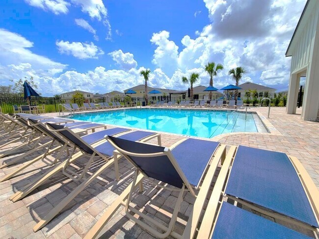 Building Photo - 241 Bogey Dr