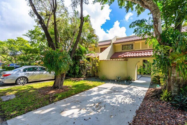 Building Photo - 3843 Alcantara Ave