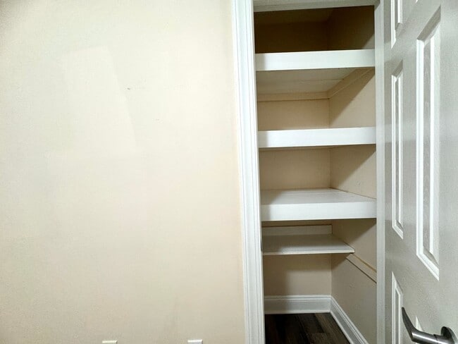 Building Photo - Huff Heritage Townhome  3 Bed, 2.5 Bath  A...