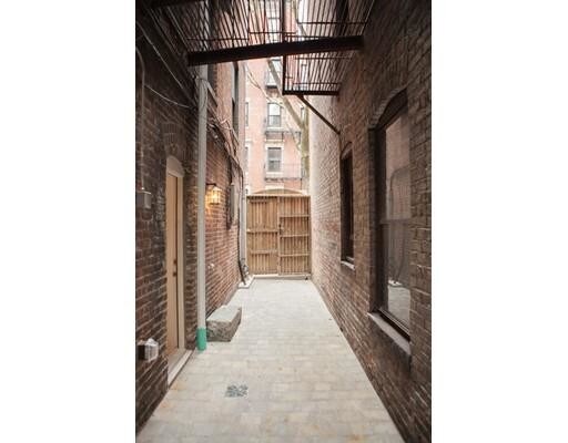 Building Photo - 54 Garden St