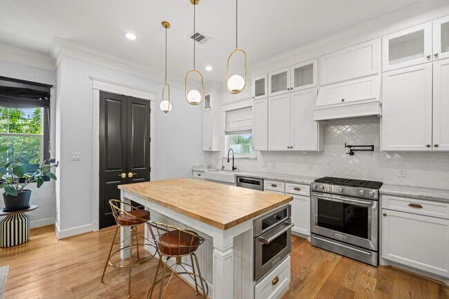 Building Photo - 301 Cordell St
