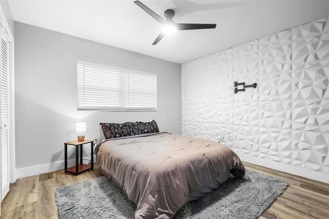 Building Photo - 412 Pinar Dr