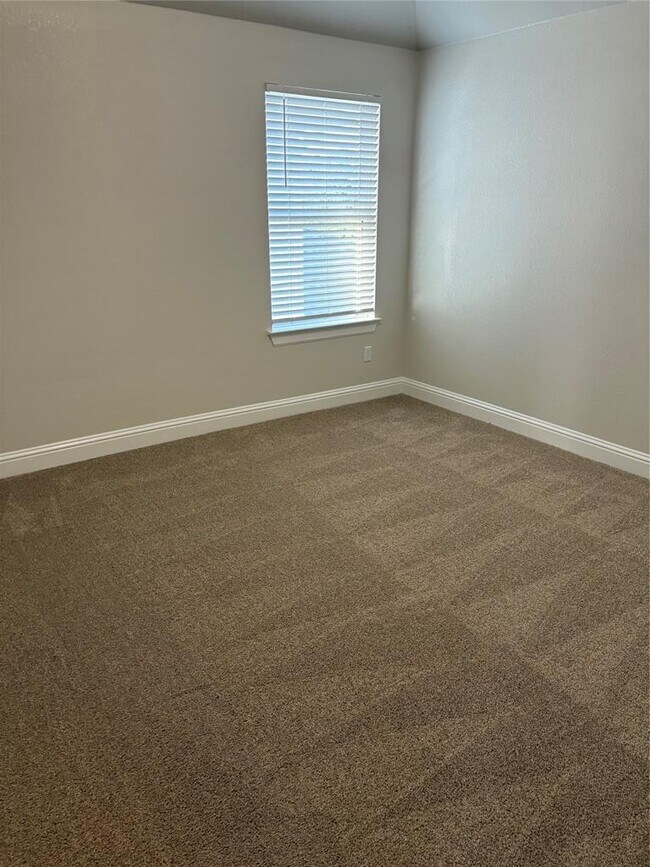 Building Photo - 105 Stone Cyn Dr