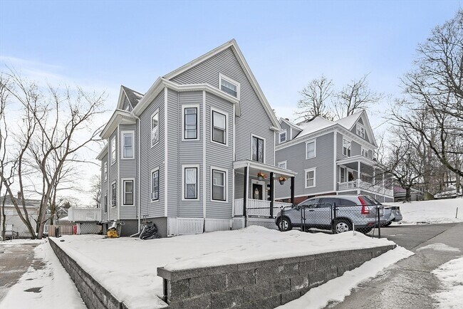 Building Photo - 19 Isabella St