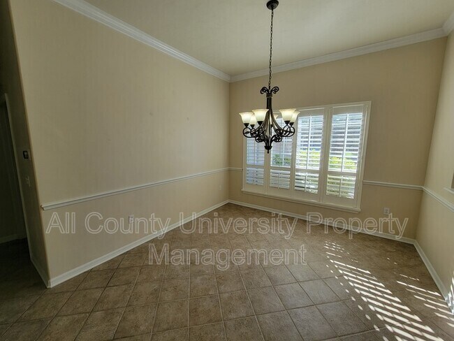 Building Photo - 8590 SW 10th Rd