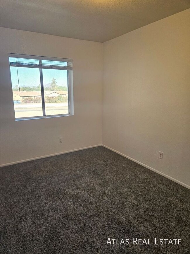 Building Photo - 111 N Phyllis-202