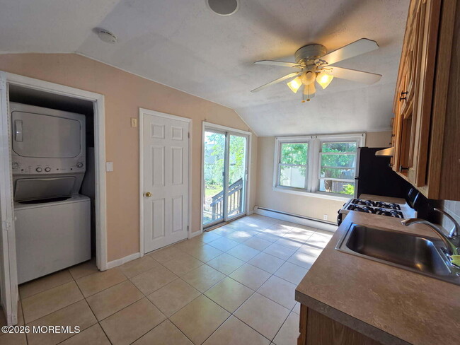 Building Photo - 43 Shoreland Terrace
