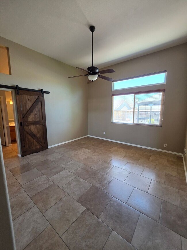 Building Photo - Spacious 4 Bedroom 2 bath Home in Victorville – Landscaping Included!