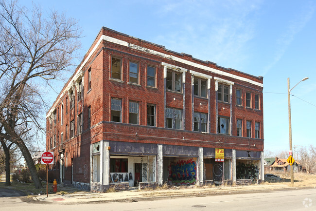 Primary Photo - Tuxedo Apartments