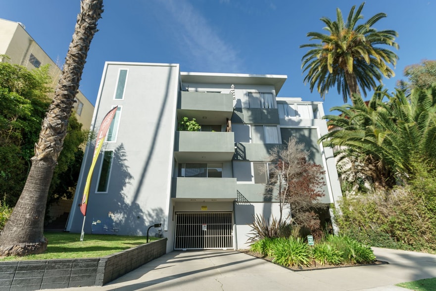 Building Photo - 814-816 S Bundy Dr