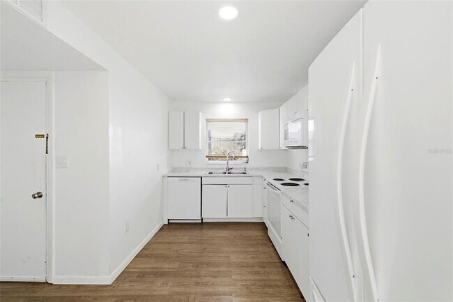 Building Photo - 8950 Park Blvd