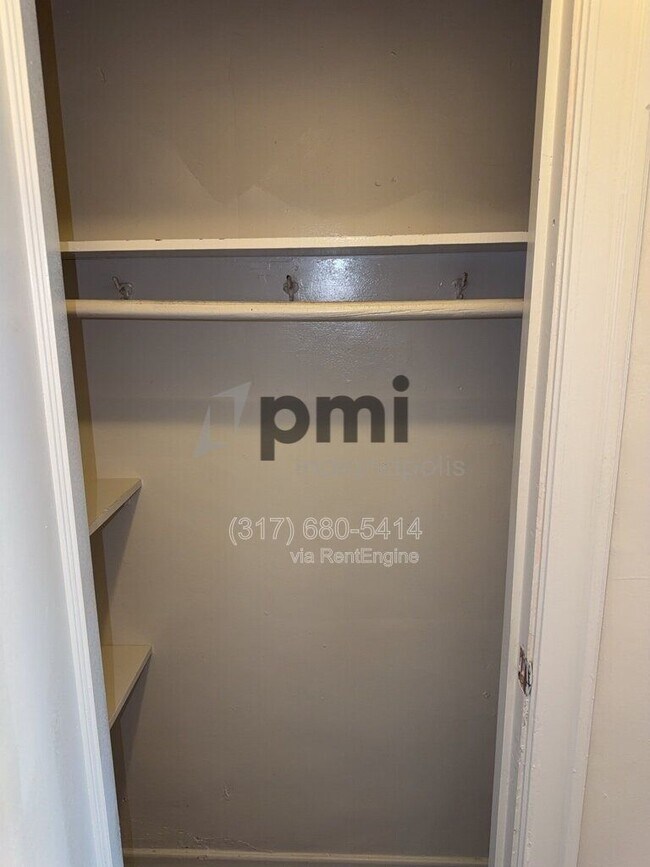 Building Photo - 1 W 28th St