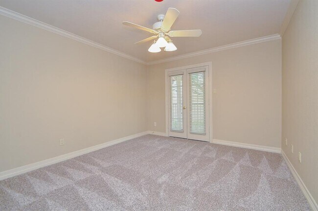 Building Photo - 1573 W Sam Houston Pkwy S