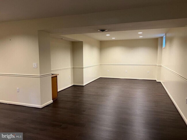 Building Photo - 11415 Jordan Ln