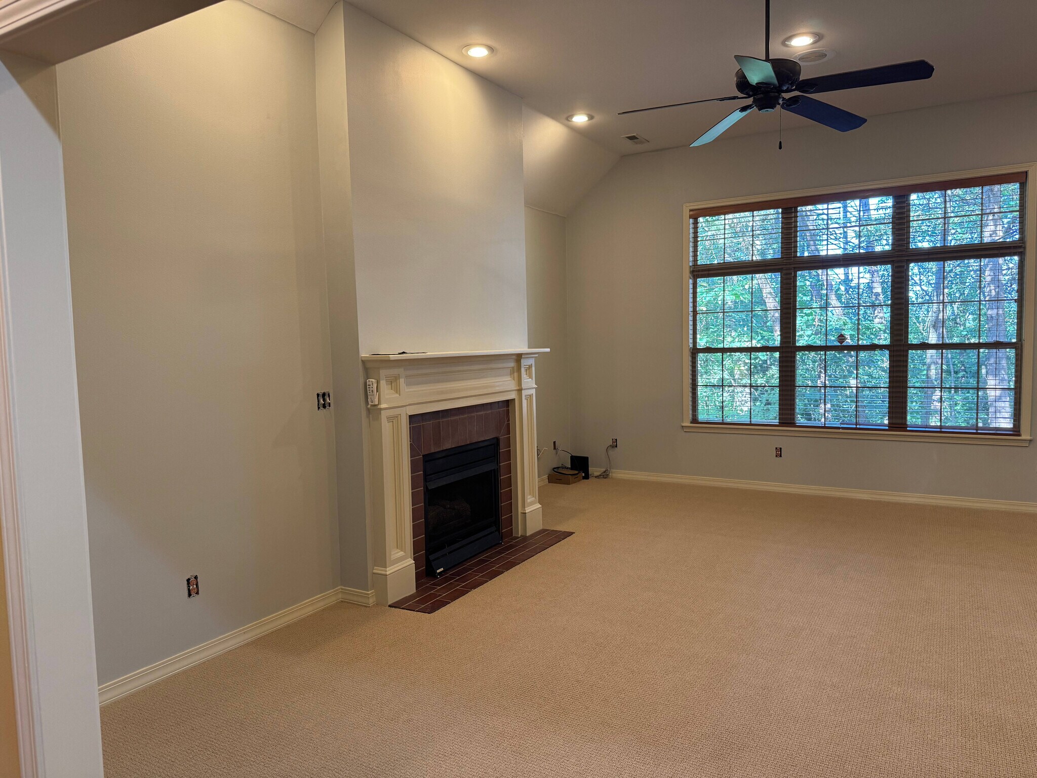 Building Photo - 166 Country Bluff Dr