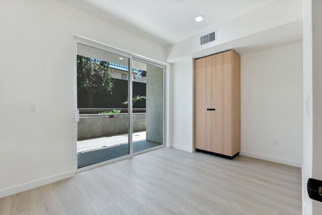 Building Photo - BRAND NEW CONSTRUCTION - Move-In Special 8...