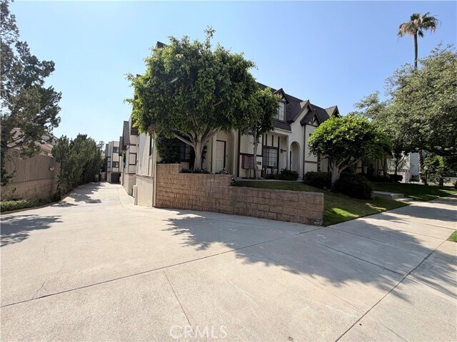 Building Photo - 511 S El Molino Ave