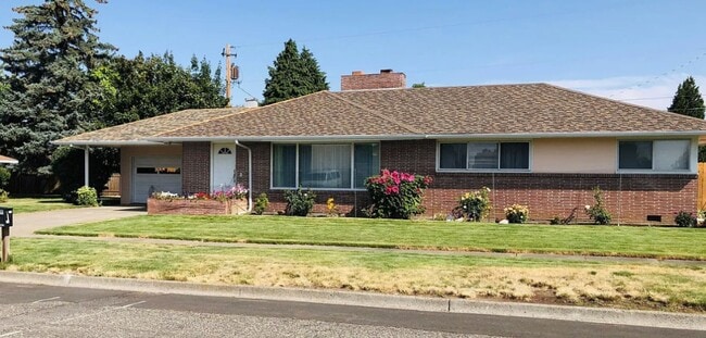 Primary Photo - Beautiful Ranch style 3 bed/2 bath home - ...