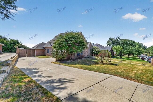Building Photo - 305 Brazil Dr
