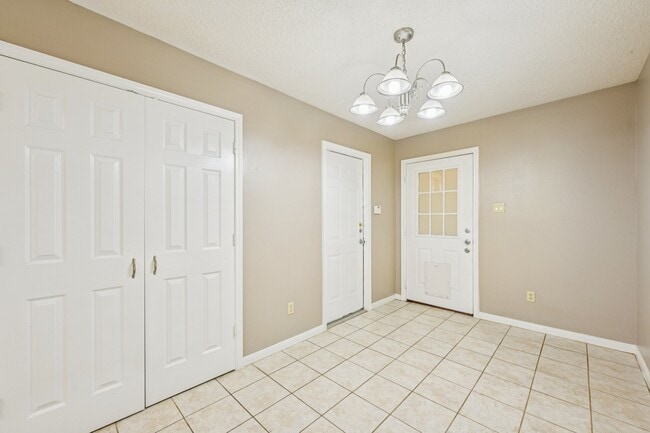 Building Photo - 100 Westpark Dr