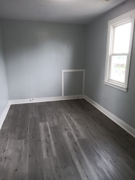 Building Photo - 146 Wanda Ave
