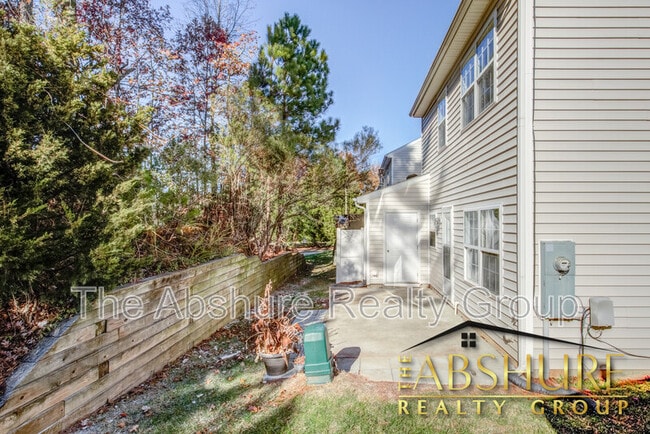 Building Photo - 5223 Malik Dr