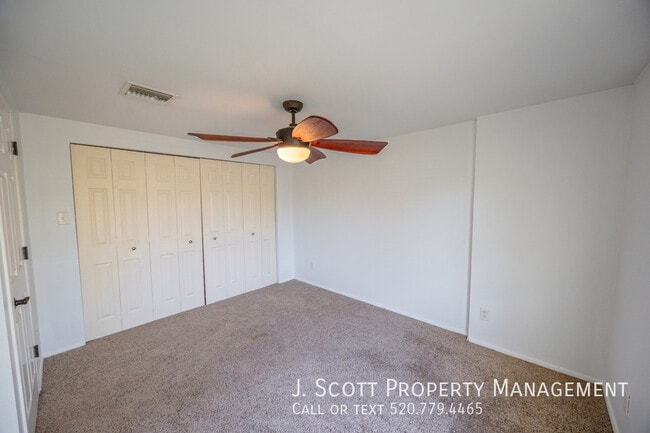 Building Photo - 723 W Cactus Wren Dr
