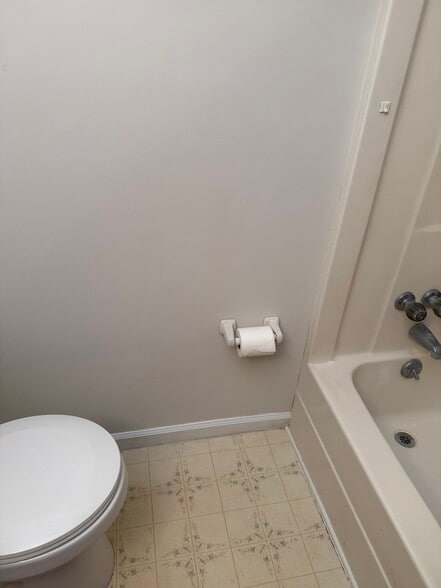 Building Photo - 53 Edgemont Ave