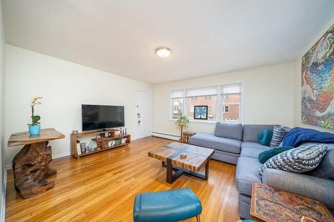 Building Photo - 121 Ogden Ave.