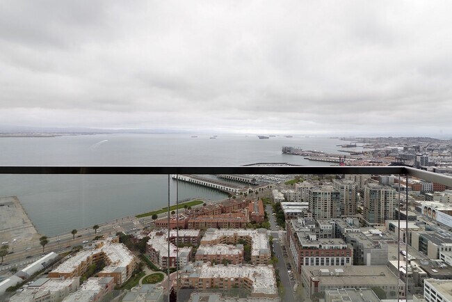 Building Photo - 425 1st St