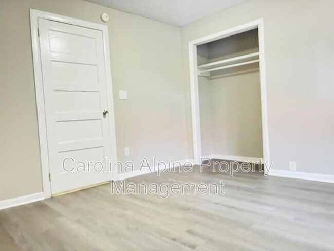 Building Photo - 514 S Maple St