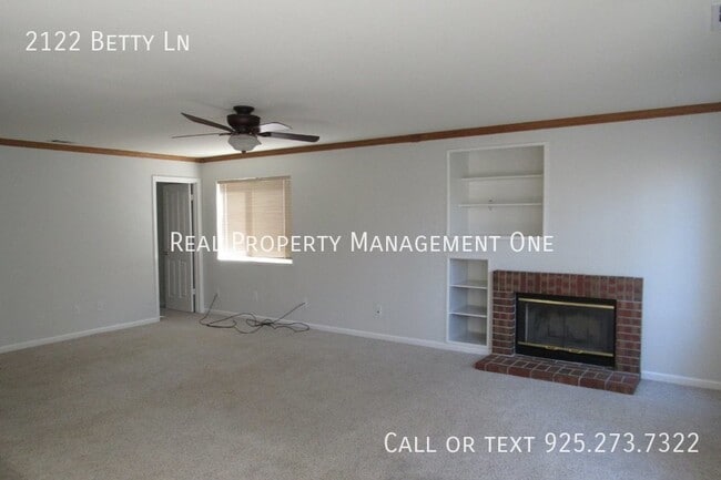 Building Photo - 2122 Betty Ln