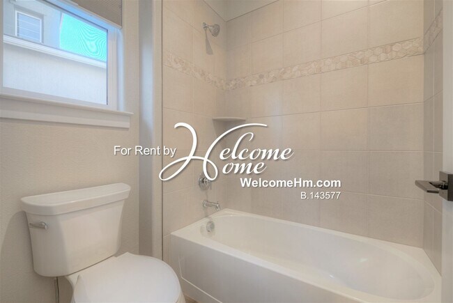 Building Photo - 262 Commodore Dr